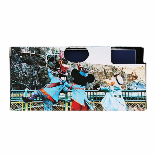 レンズ付きフィルム用ケース 1,100円|東京ディズニーリゾート・フォトグラフィープロジェクト「イマジニング・ザ・マジック」第2弾グッズ|東京ディズニーリゾート40周年“ドリームゴーラウンド”|発売日:2023年12月7日(木)|販売店舗:東京ディズニーランド「グランドエンポーリアム」、東京ディズニーシー「ヴァレンティーナズ・スウィート」