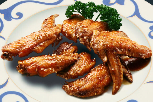 「手羽先唐揚げ」<期間:2025年8月13日、14日、15日>【ホテルクラウンパレス知立で”蟹・イクラ・ステーキ”食べ放題!3日間限定の「ファミリーサマーバイキング」開催!】