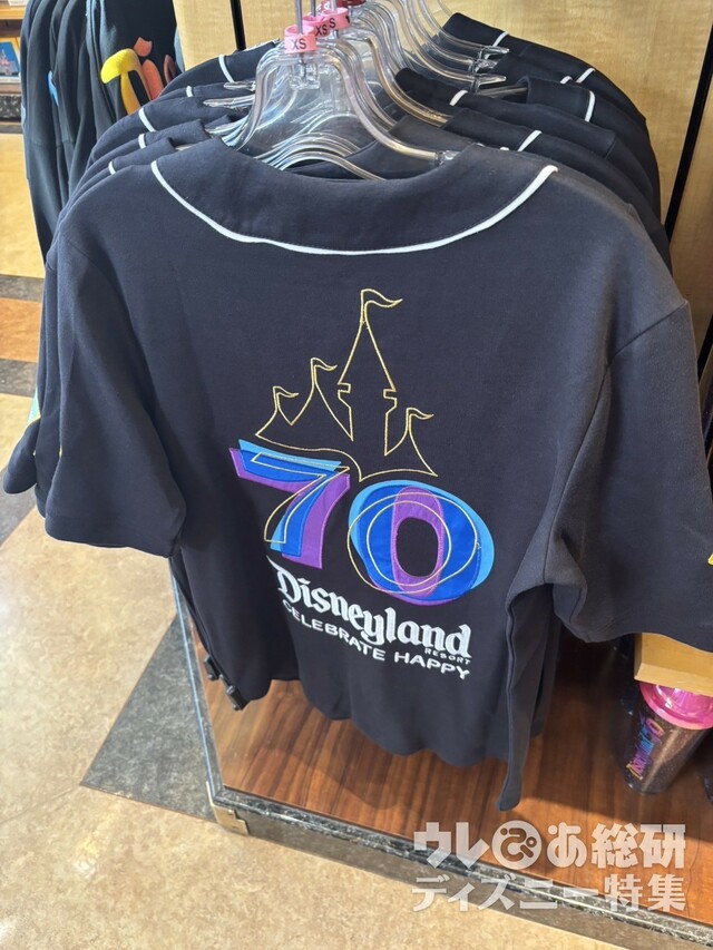 ディズニーランド・リゾート70周年グッズ　ベースボールシャツの背中側