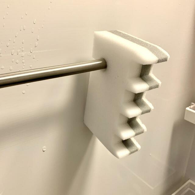 【ダイソー 引っ掛けられるバススポンジ】衛生的に保管できる