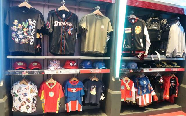 香港ディズニーランドグッズ　トゥモローランドのショップにはマーベルグッズが豊富