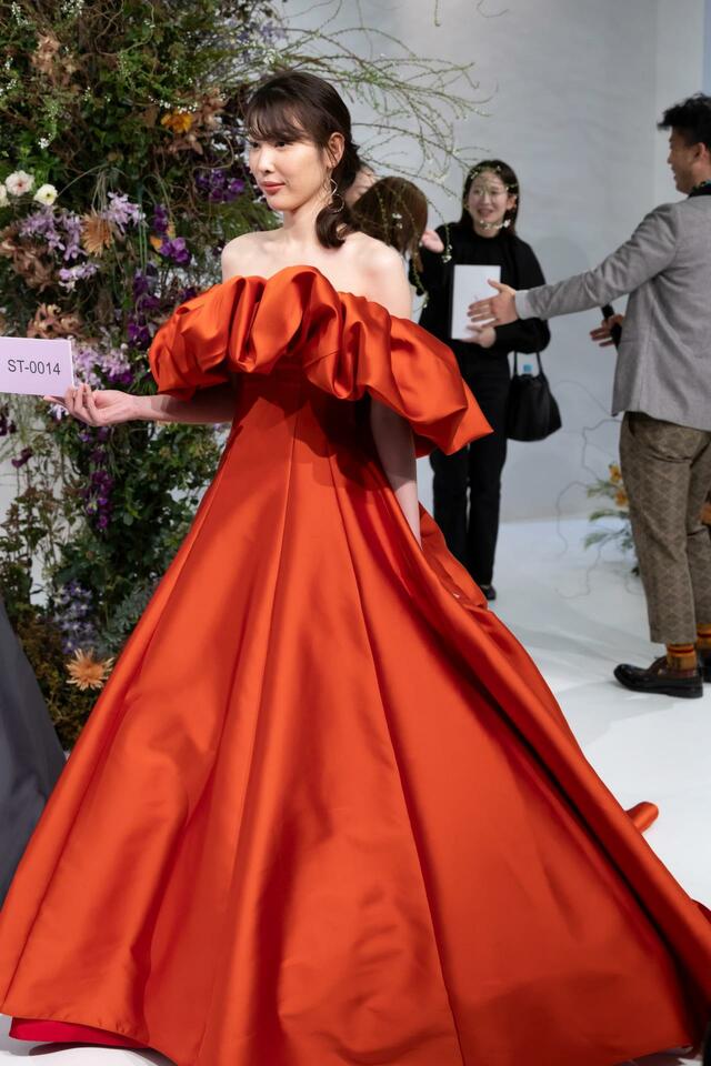 「ST」新作ウェディングドレス