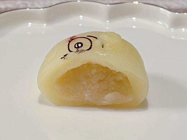 【食べマスモッチちいかわ第2弾】閲覧注意になりそうな断面図。うさぎはミルクあんです。