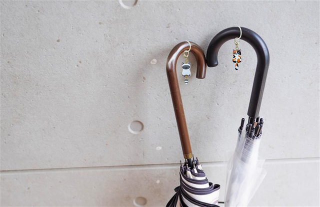 【ゆらゆらしっぽのめじるしねこチャーム】自分の持ち物がひと目でわかる“めじるしチャーム”として大活躍！