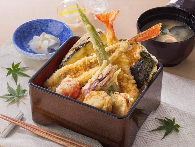 金がしらと夏野菜の三陸天重