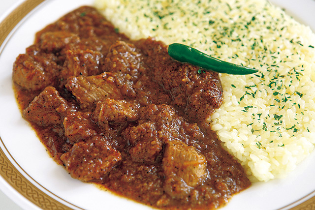 マボロシ（相模原）　ポークカレー　900円　注文ごとにベースとスパイスを混ぜ合わせるフレッシュなカレー。辛さのなかにもまろやかさがある。