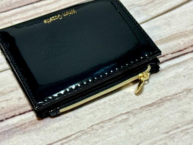 コインを収納するスペースはファスナーで開閉する仕様