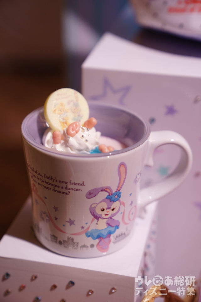 ストロベリームース、スーベニアカップ付き 920円|ステラ・ルー|2017年3月30日(木)発売|ニューヨーク・デリ(2017年8月31日まで)、ケープコッド・クックオフ(2017年7月31日まで)、リバティ・ランディング・ダイナー(2017年8月31日まで)