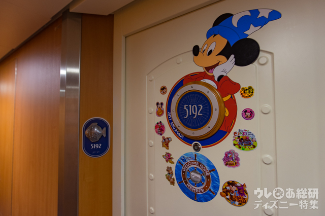 ドアデコレーションの例。筆者のデコレーションを撮影しました