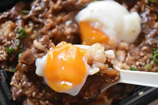 トロリとした温玉と濃いめのタレがよく合う！