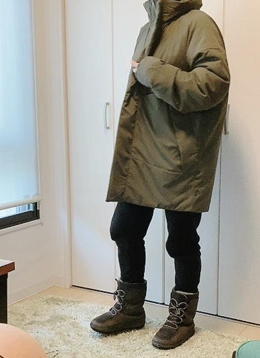 【フレイムテック(R)フラッフィーウォームTMリトルモンスターパーカー】フロントはファスナーのほかにボタンも付いていて、冷気をダブルでシャットアウトしてくれます