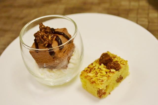 離れて見れば普通のデザート。