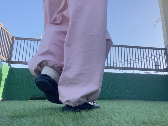 【AMERICAN HOLIC パラシュートパンツ】裾を絞るとこなれた印象に！1本でいろんな着こなしが楽しめます