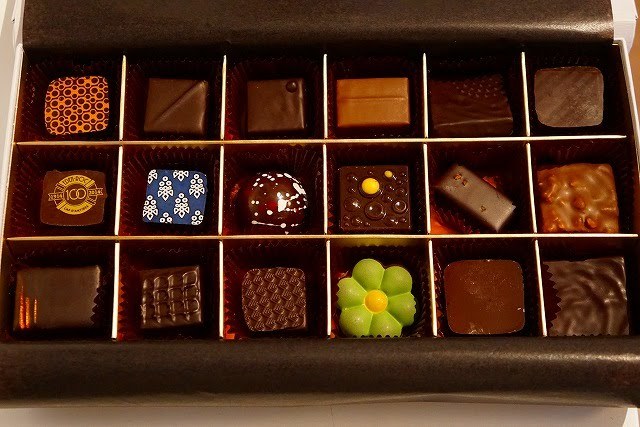 サロン・デュ・ショコラ2015：ショコラ・パトリモワンヌ ユニヴェルセル 18個入り 9,990円