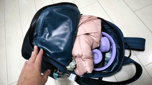 【ワークマン 防水カジュアルバッグ】ノートPCやガジェット類、羽織りやペンケース、折りたたみ傘・ペットボトルなど普段の通勤に必要な荷物は余裕で入りました!