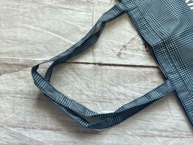 持ち手はラクラク肩がけできる長さ