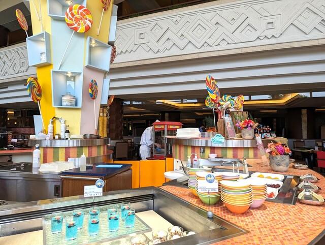 【シェラトン・グランデ・トーキョーベイ・ホテル】ハワイアンスイーツが並ぶ