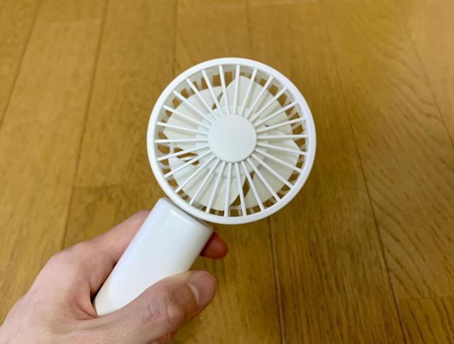 【無印良品 充電式コンパクトハンディファン】手で持ちやすい小さめサイズ