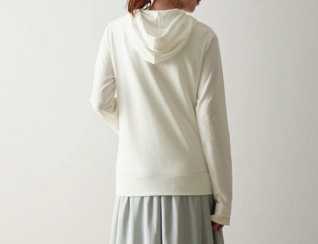 パーカ【UVケア】「ミッキーモチーフ」｜￥3,990 （税込）