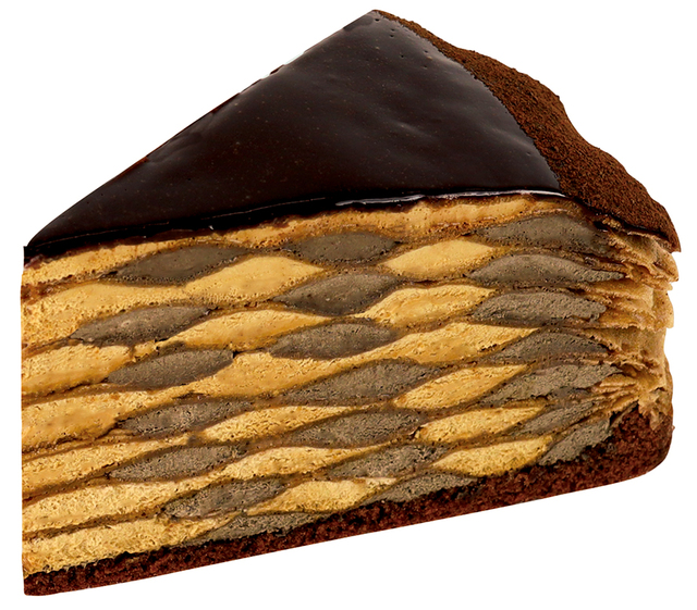 「ブラックフライデー！ブラックミルクレープ」＜価格：税込529円＞【不二家に“創業祭限定スイーツ”が登場♪「ペコちゃんグッズ」がもらえるキャンペーンも開催！】