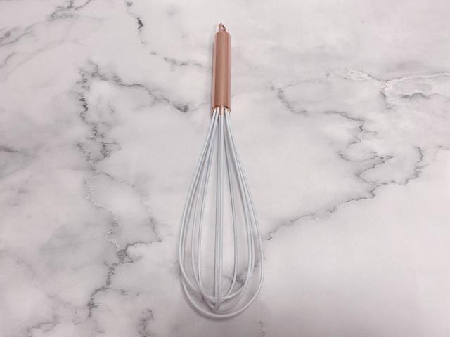【Francfranc（フランフラン）】シリコーン 泡立て器 ホワイト×コッパー／税込800円
