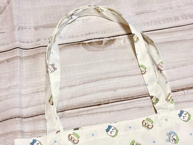 持ち手の長さは約71cm。長めで、肩がけもラクラクできます♪