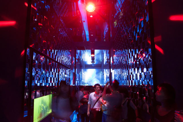 美しい! 「蜷川実花×クラゲ」の超幻想世界