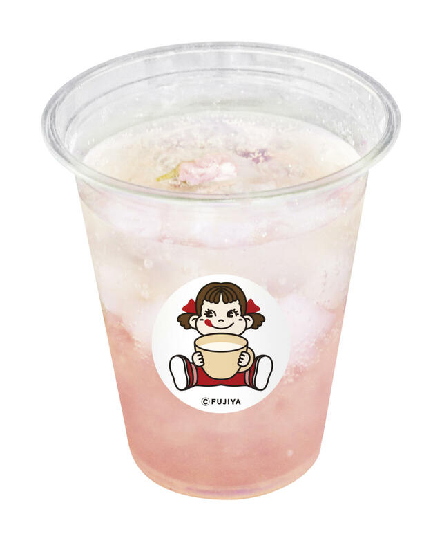 「ペコちゃんさくらソーダ」＜価格：500円（税込）＞【ミルキー風味のシェイクが登場！『ペコちゃんmilkyタイム ららぽーと柏の葉店』が3月13日よりオープン！】