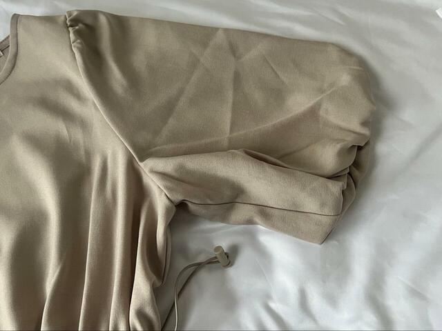 【Honeys ドロスト使いワンピース】袖のシワが気になる結果に。畳み方に気をつければ問題ないかも