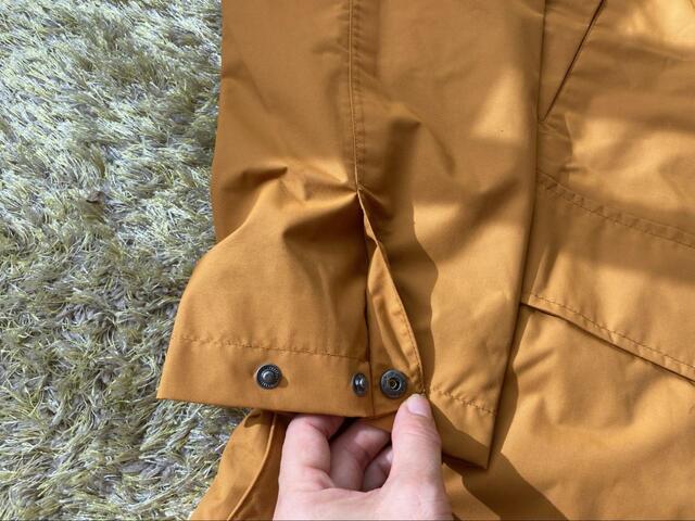 【ワークマン FLAME-TECH(R)(フレイムテック)2WAYウォームマウンテンレインパーカー】袖口を絞っても着られます