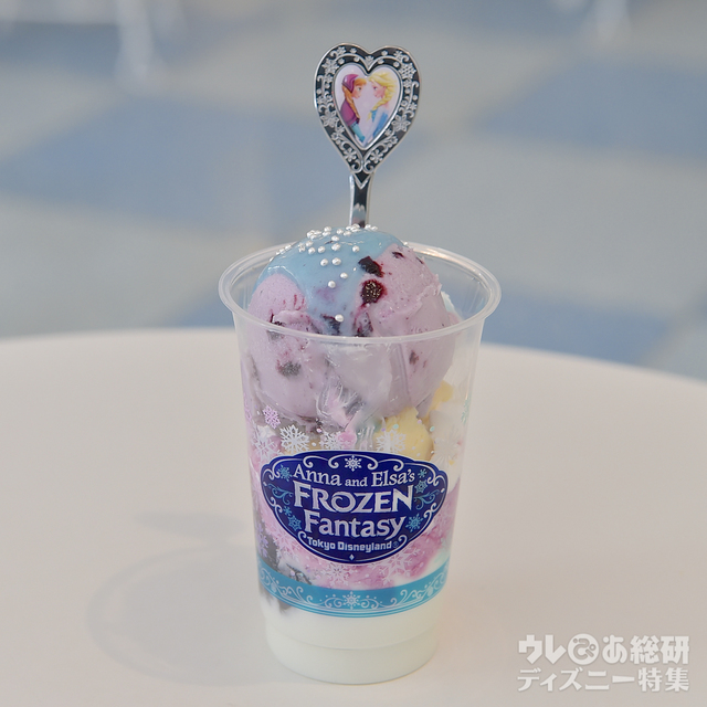 ブルーベリーサンデー（チーズケーキ入り）、スーベニアスプーン付き