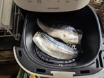 【アイリスオーヤマ 過熱水蒸気エア フライヤー FV-M30A-C】冷凍サバは解凍した状態で「スチーム」モードで160℃、13分にセットします