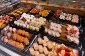 ロピア「魚萬握り寿司」各108円(税込)から