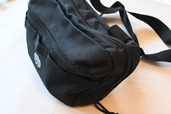 【『MonoMax 2026年9月号』(宝島社)】もちろんたっぷり荷物を入れても、ちゃんとチャックは閉まります。一回り大きくなった…?