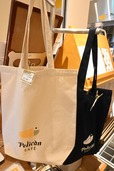 【ペリカンカフェ 麻布台ヒルズ店】トートバッグも使い勝手よさそう