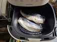 【アイリスオーヤマ 過熱水蒸気エア フライヤー FV-M30A-C】冷凍サバは解凍した状態で「スチーム」モードで160℃、13分にセットします
