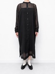 【無印良品 強撚シアー 長袖シャツワンピース】シャツワンピならではの“きちんと見え”と、シアー素材の清涼感を両立した上品な一着!