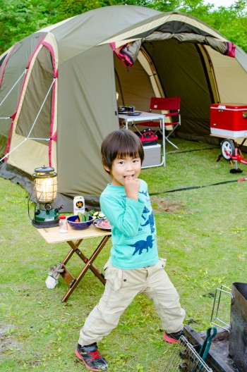 子どものキャンプの服装 何を着せるのが正解 親子キャンプインストラクターが準備の仕方を徹底解説 2 3 ハピママ