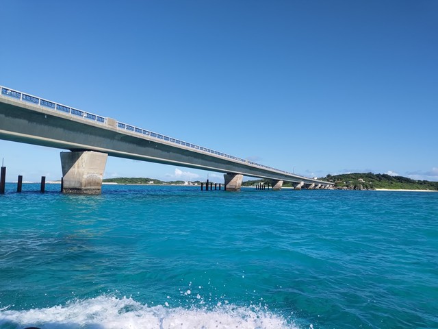 八重干瀬のシュノーケリングに向かう船からの風景