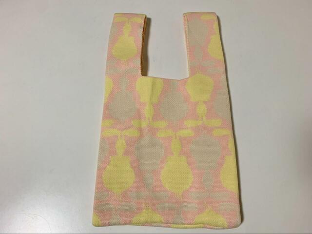 トゥイーティーのシルエットのデザイン【タリーズコーヒー×LOONEY TUNES】コラボグッズ「ジャガードトート（トゥイーティー）」1,980円（税込）