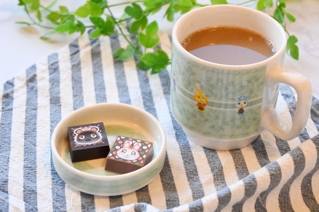 【ゴディバ meets どうぶつの森 アソートメント/Blue 6粒入 フタ付きティーマグカップセット】ほっとひと息つけるようなティータイムを過ごせそう