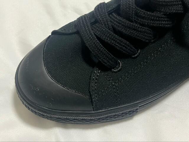 【無印良品　疲れにくい撥水スニーカー】黒柄の24.0cmを購入。黒柄はつま先やソール部分も黒です