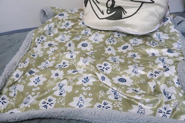 【salut!】クッションブランケット／膝掛けにぴったりなサイズ