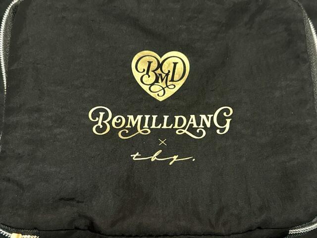 ゴールドカラーのBOMILLDANGオリジナル箔プリントロゴ入り