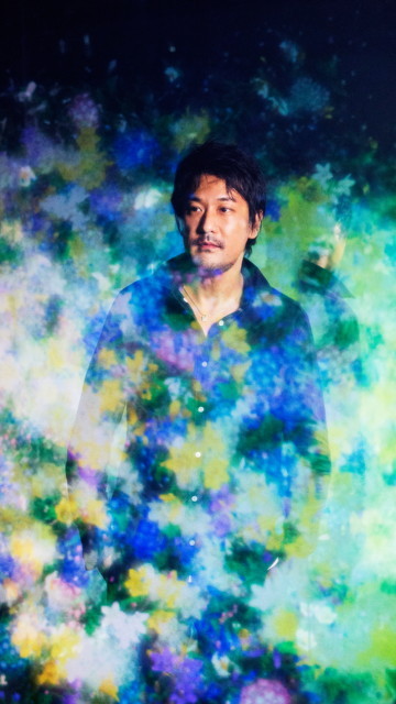 『花と人、コントロールできないけれどもともに生きる、永久に-Tokyo』2 チームラボ,2014,インタラクティブデジタルインスタレーション