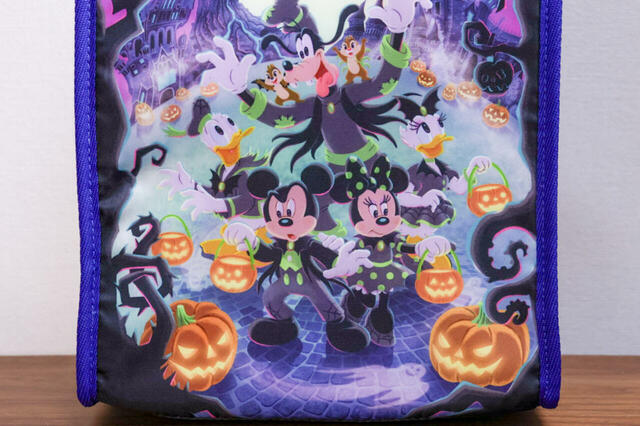 スーベニアランチケース プラス ¥1,300｜ミッキーたちの表情に注目