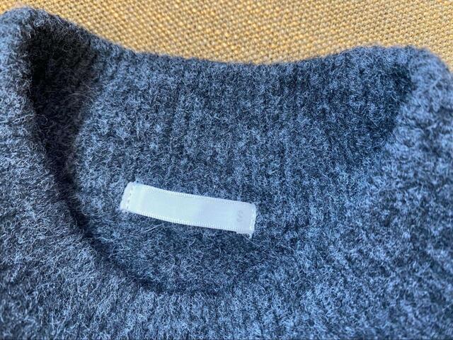 【GU　パフィータッチロングニットワンピース(長袖)】チクチクしない首元で快適に過ごせそう