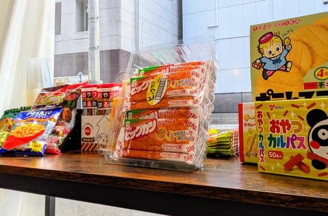 「お菓子食べ放題」<期間:2025年5月15日〜>【お酒を飲みながら仕事ができちゃう♪名古屋にアルコール飲み放題コワーキングスペース「アルコワーキング」オープン!】