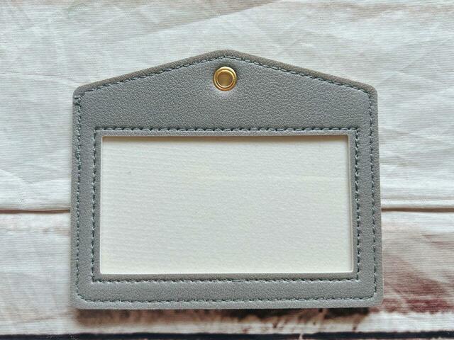 背面がクリアになっており、中が見える仕様