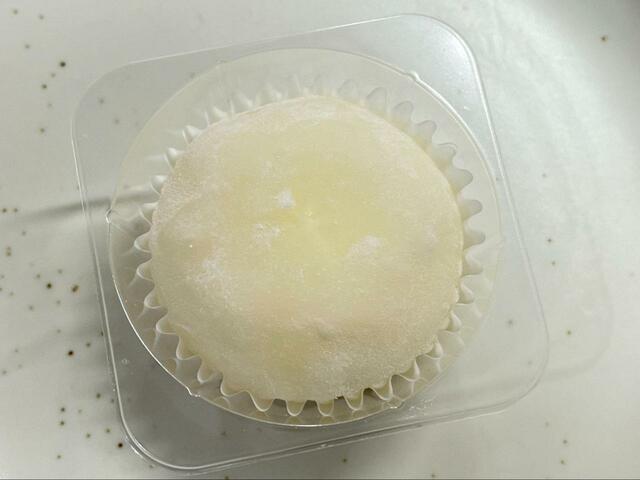 【ローソン Uchi Café×Milk ミルクプリン大福】ケースで守られているので簡単にはつぶれず安心